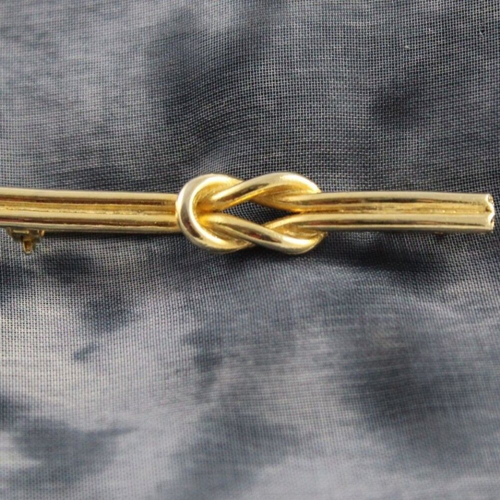 Vintage Gold-Tone Knot Brooch Pin Jewelry Accessory